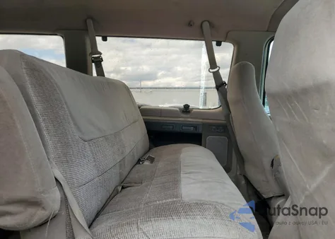 1992 Ford Econoline E350 Super Duty z USA, uszkodzony, nr VIN 1FBJS31H3NHB08839